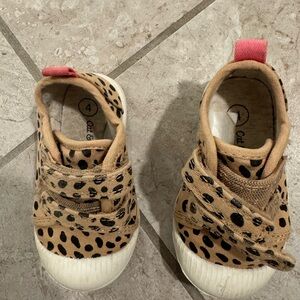 Cat & Jack Kids' Tan and Black Sneakers size 4